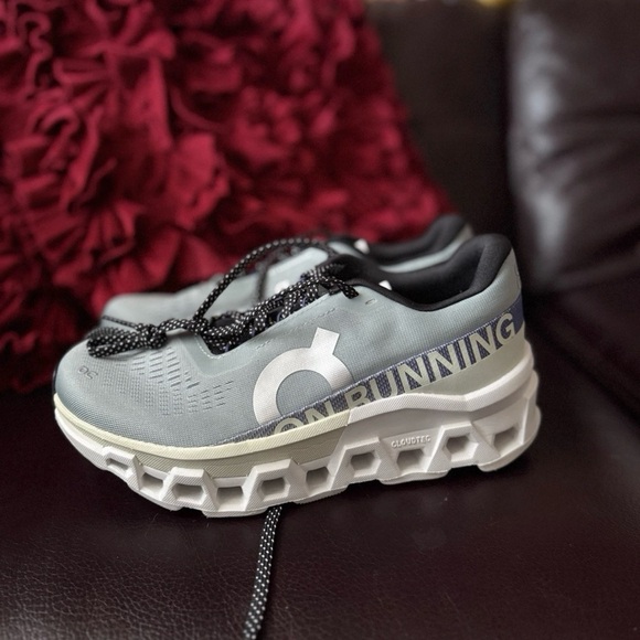 On Running  Women's Cloudmonster 2 size 8.5 Color in Mineral | Aloe NWOT - Picture 4 of 11